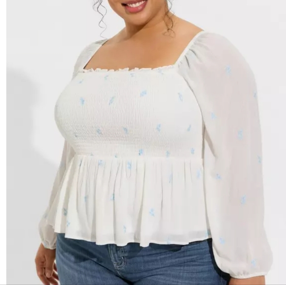 NWT Torrid White Smocked Bodice Blouse With Blue Floral Embroidered Accents 3X - Picture 1 of 9